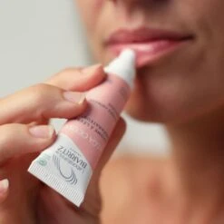 Balsamo Labbra Biologico 15ml Soins Réparateurs Riparatore, Lenisce E Protegge Laboratoires De Biarritz 7 Balsamo Labbra Biologico 15ml Soins Réparateurs Riparatore, Lenisce E Protegge Laboratoires De Biarritz -Corpo Vita Vendite 115660