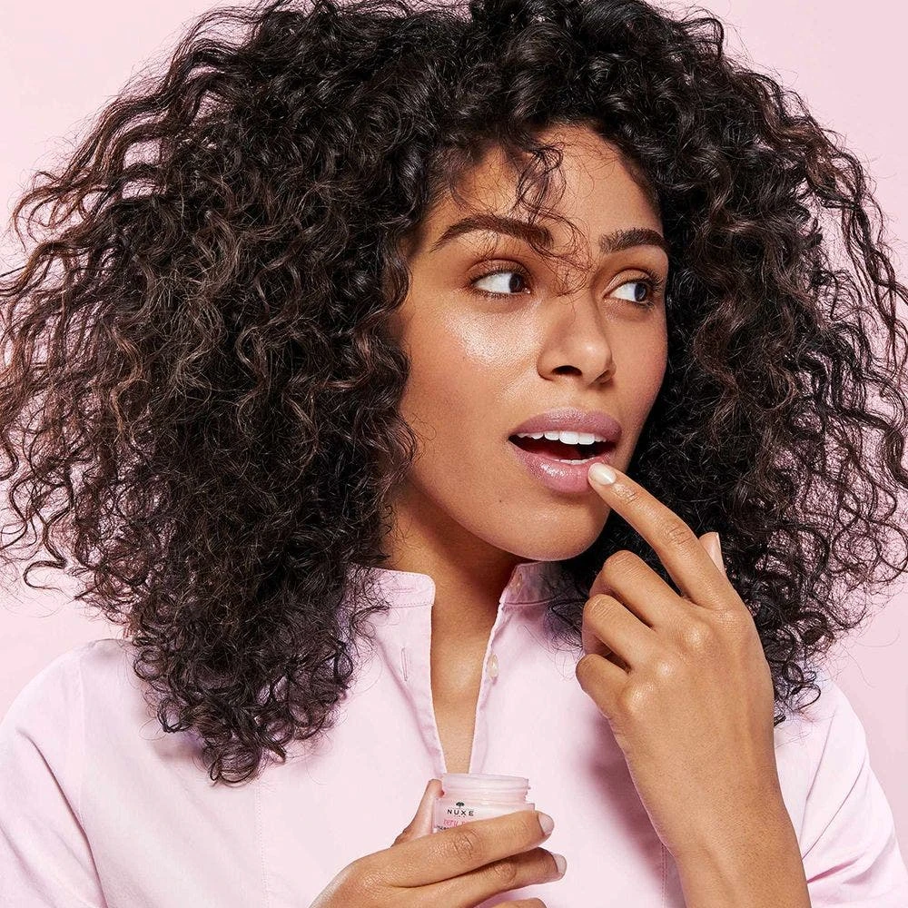 Balsamo Labbra Alla Rosa 15g Very Rose Nuxe 4 Balsamo Labbra Alla Rosa 15g Very Rose Nuxe - immagine 4